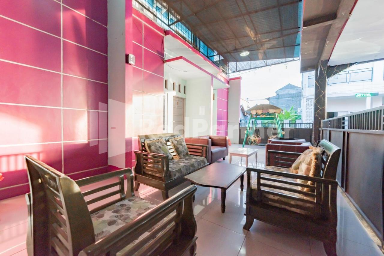 Ana Guest House Syariah Mitra Reddoorz Banjarbaru Extérieur photo