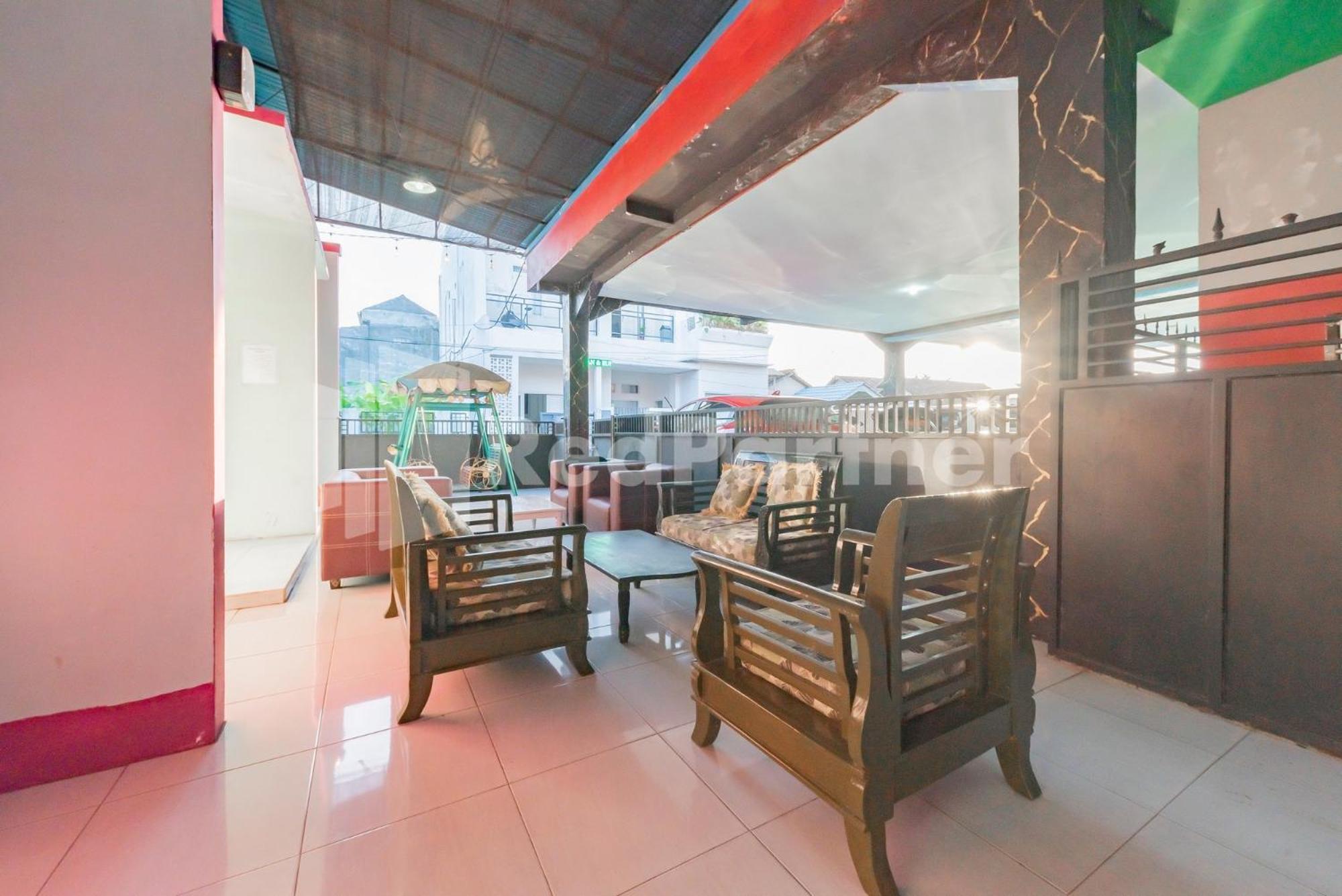Ana Guest House Syariah Mitra Reddoorz Banjarbaru Extérieur photo
